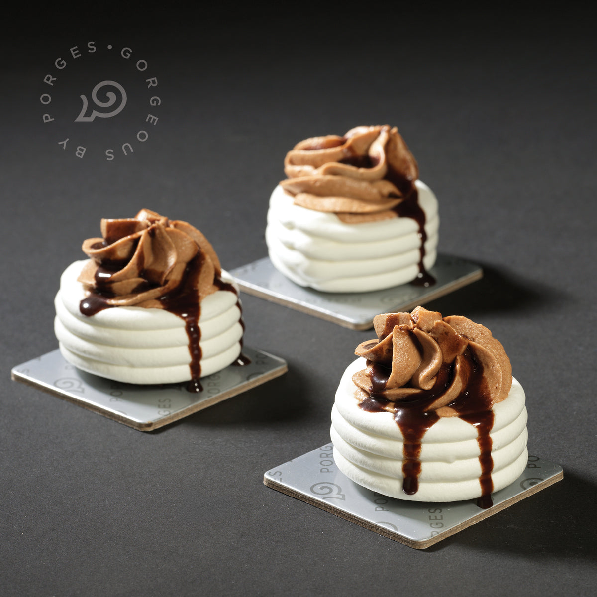 Hazelnut Pavlovas