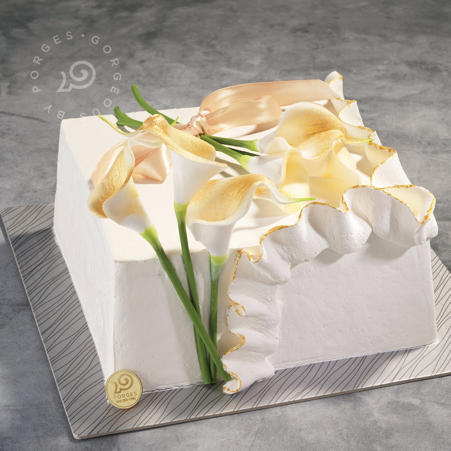 GOLD LILLY CAKE